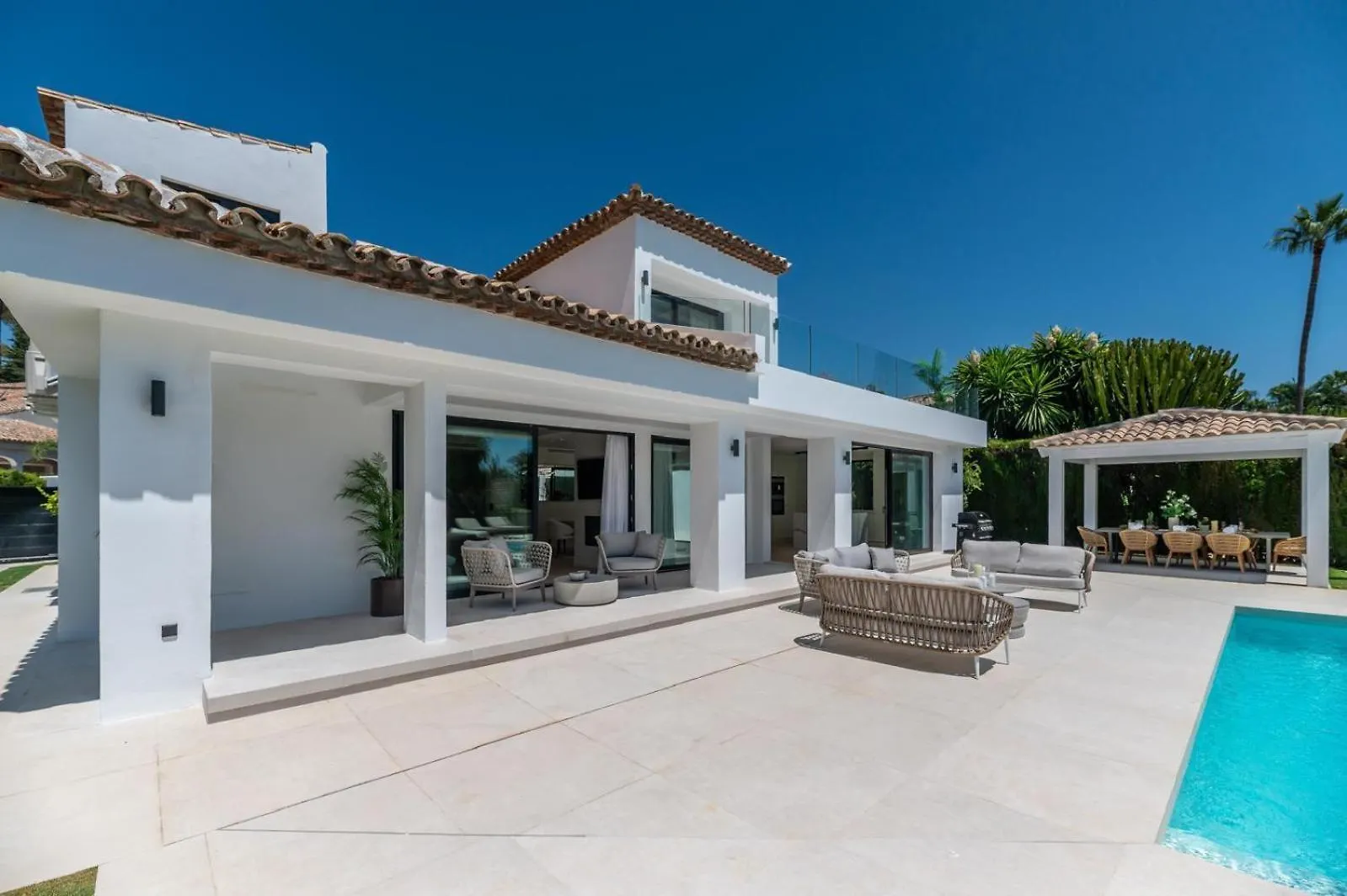 Luxury 5 Bed Villa - Heated Pool Marbella