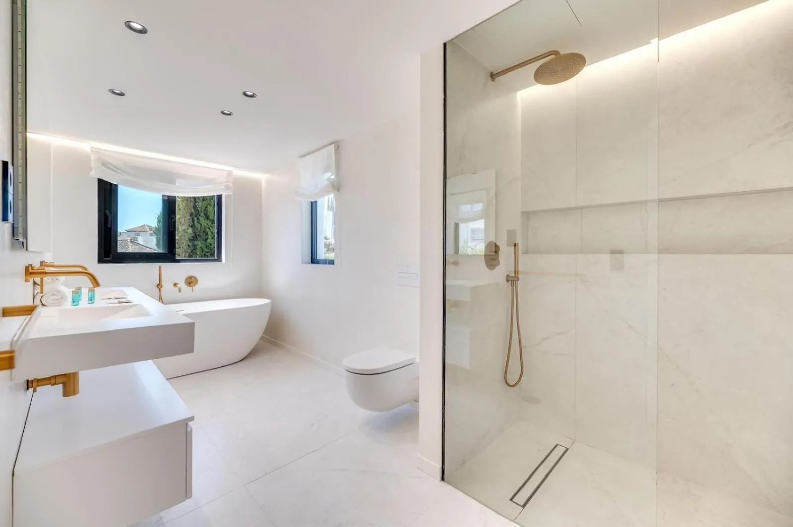 Luxury 5 Bed Villa - Heated Pool Marbella