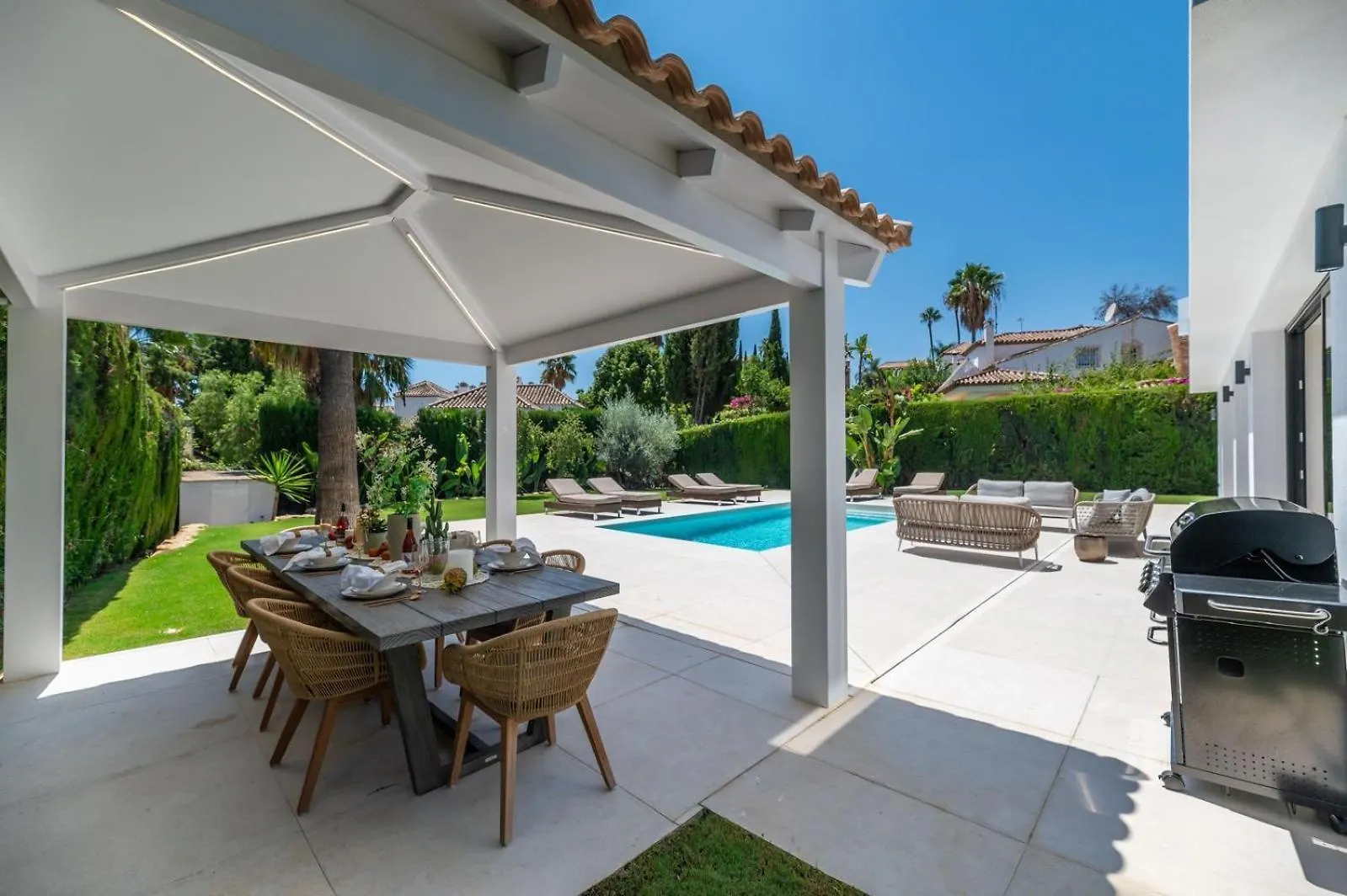 Luxury 5 Bed Villa - Heated Pool Marbella