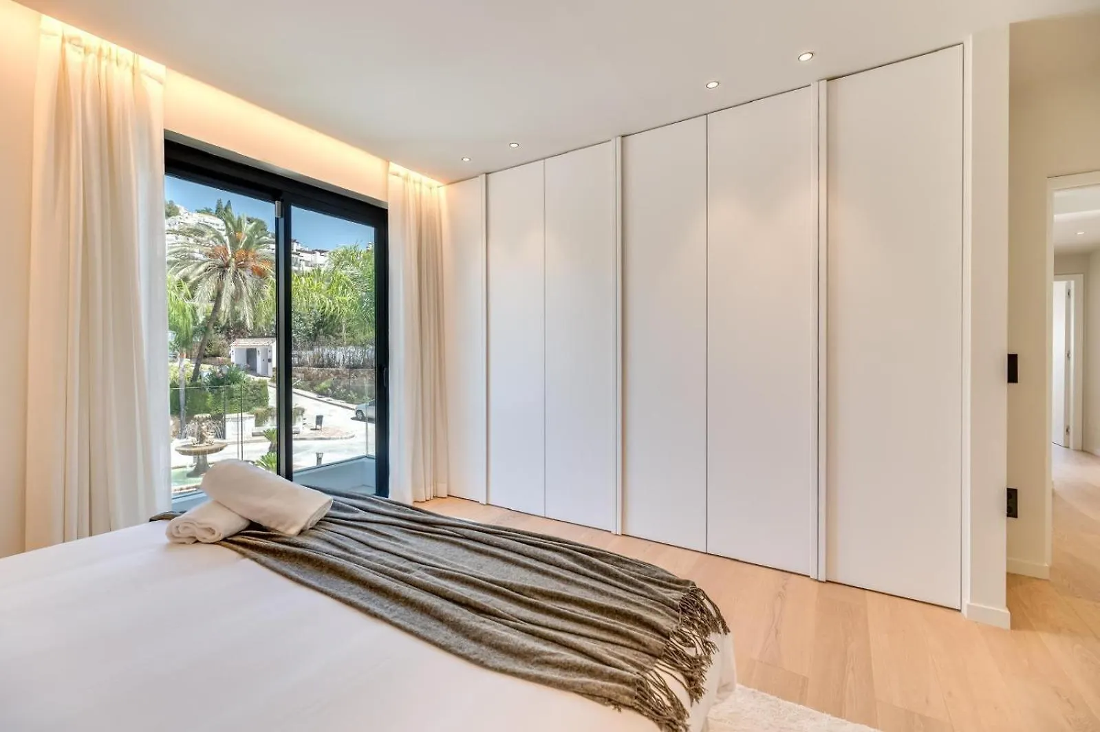 Luxury 5 Bed Villa - Heated Pool Marbella