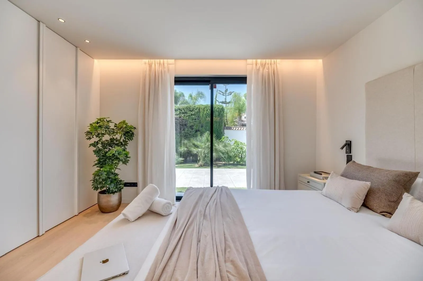 Luxury 5 Bed Villa - Heated Pool Marbella
