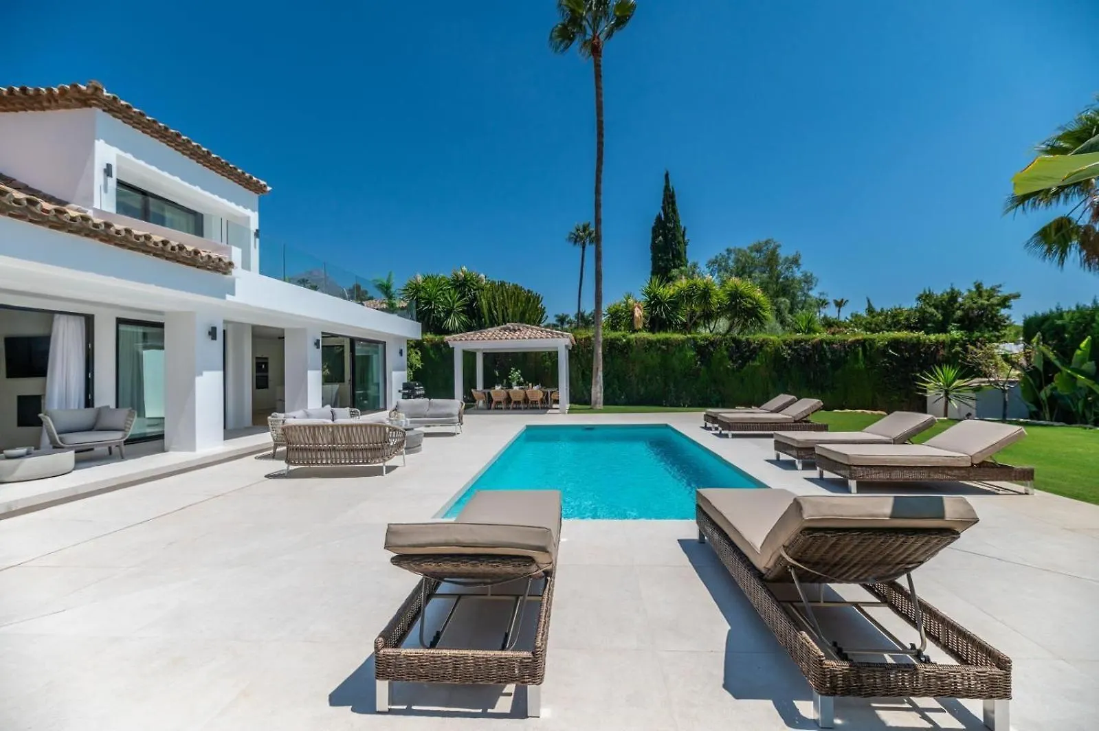 Luxury 5 Bed Villa - Heated Pool Marbella
