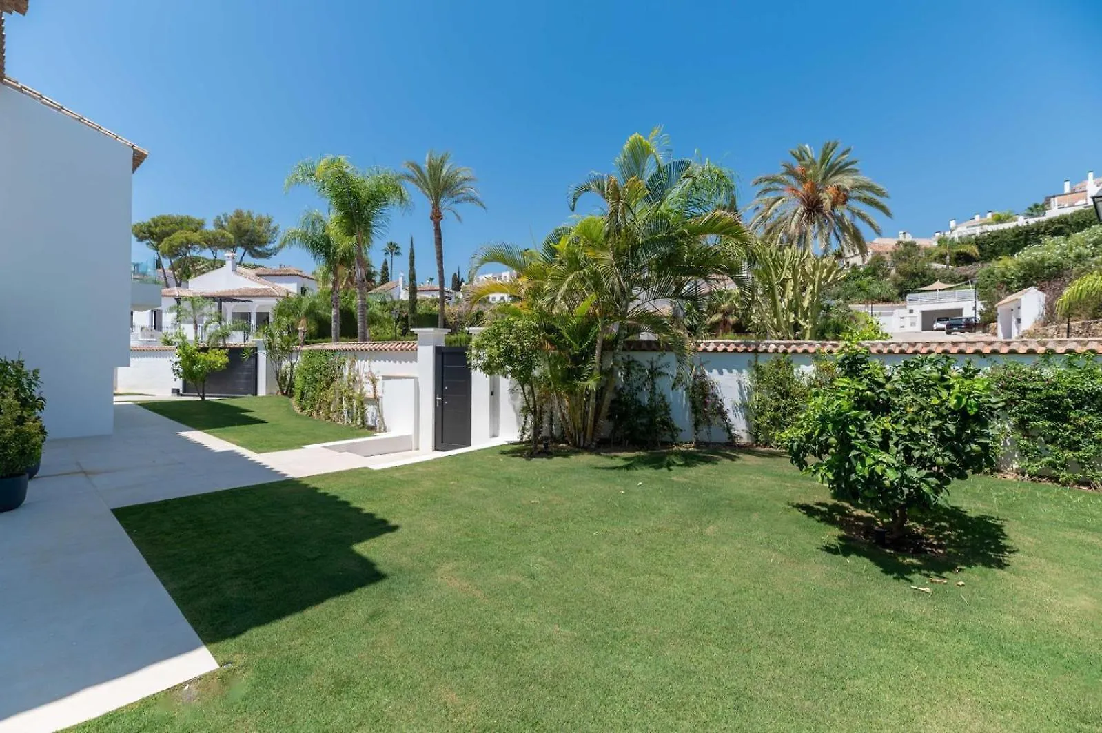 Luxury 5 Bed Villa - Heated Pool Marbella