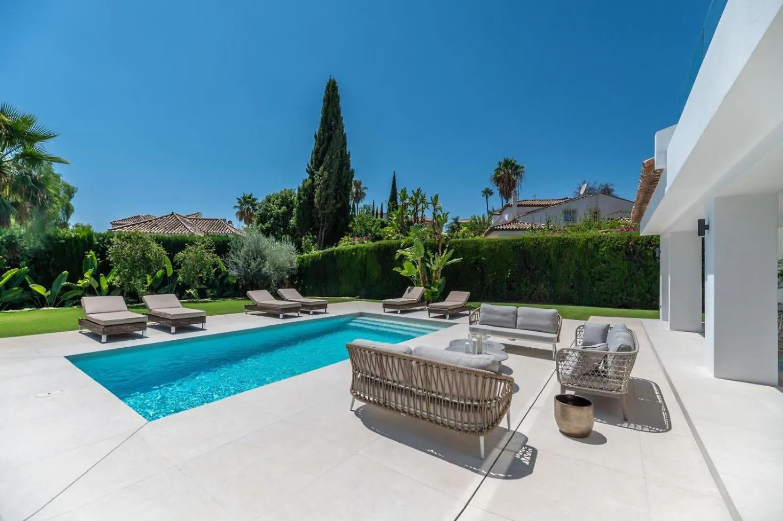 Luxury 5 Bed Villa - Heated Pool Marbella