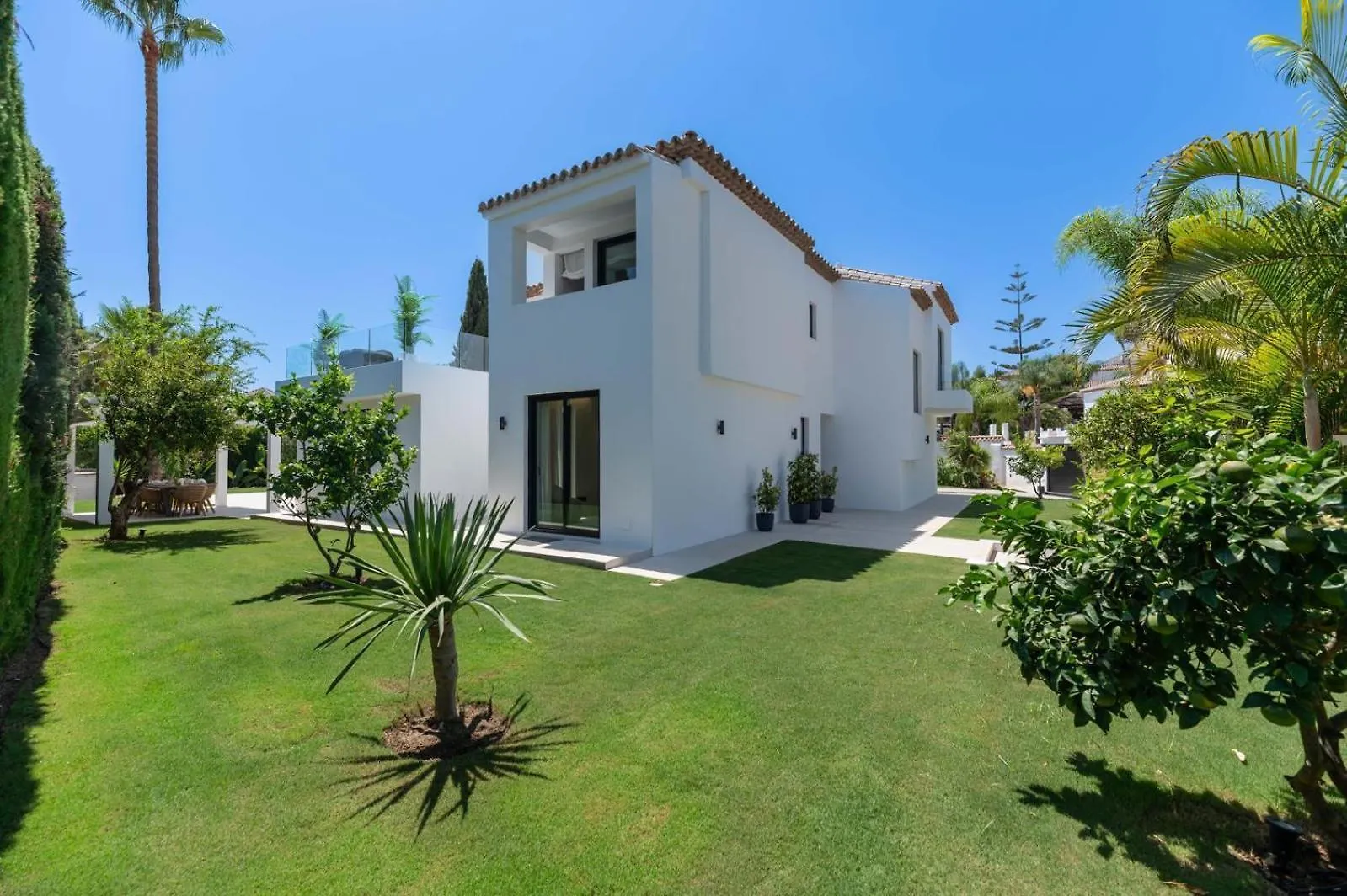 Luxury 5 Bed Villa - Heated Pool Marbella