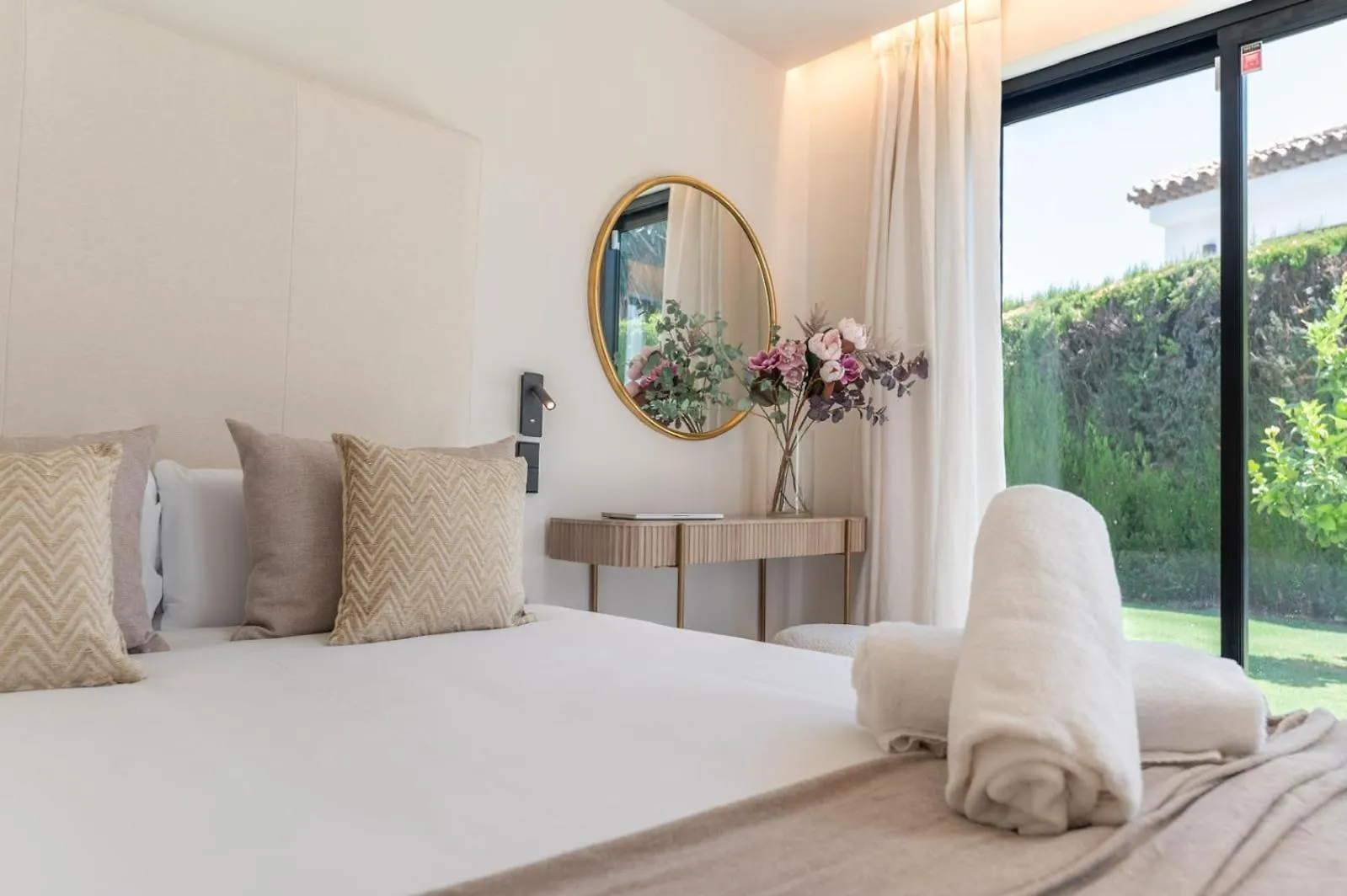 Luxury 5 Bed Villa - Heated Pool Marbella