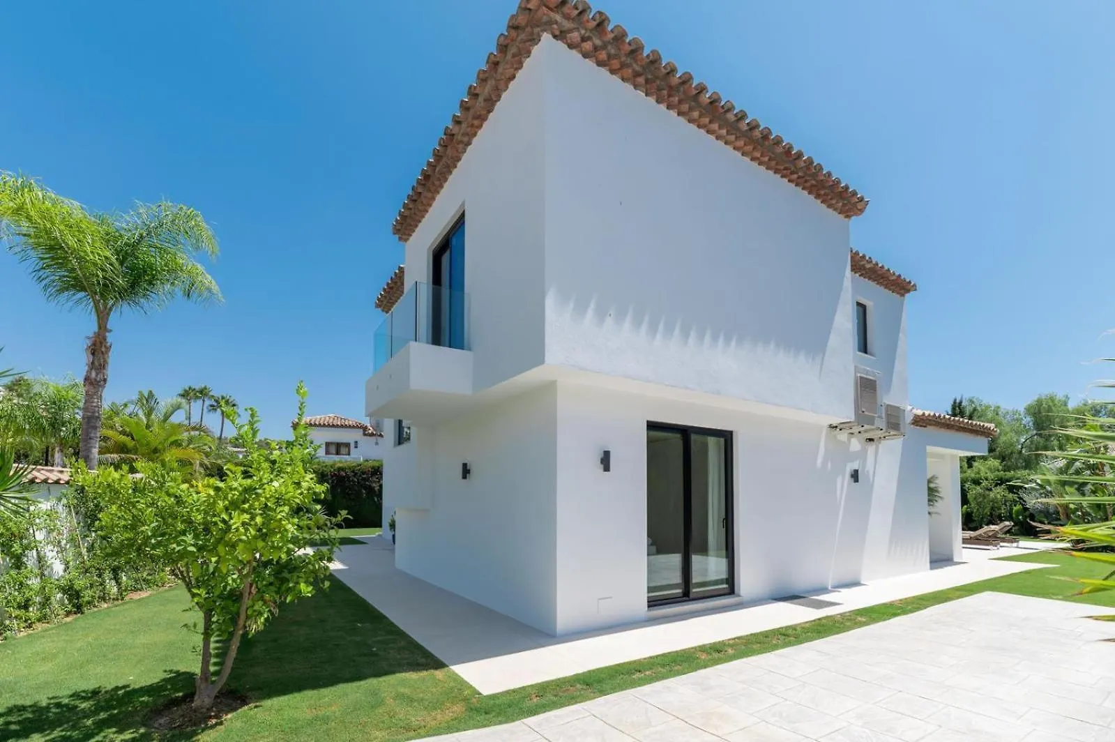 Luxury 5 Bed Villa - Heated Pool Marbella Spain